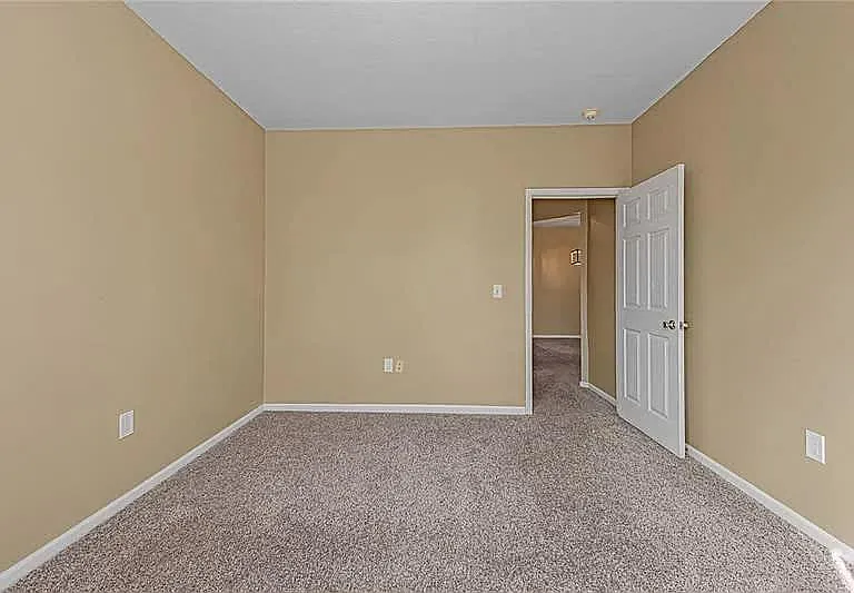 633 Eagle Pointe Dr #633 — Photo 16