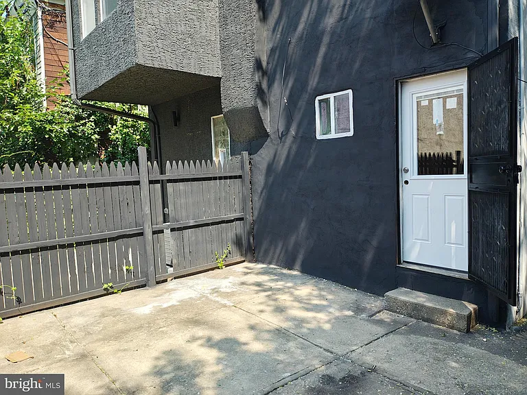 1912 Page St — Photo 14