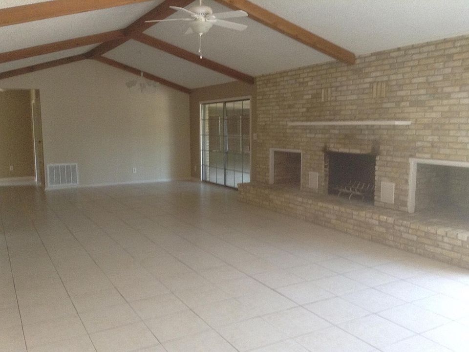 1st image of 940 Willow Creek Cir