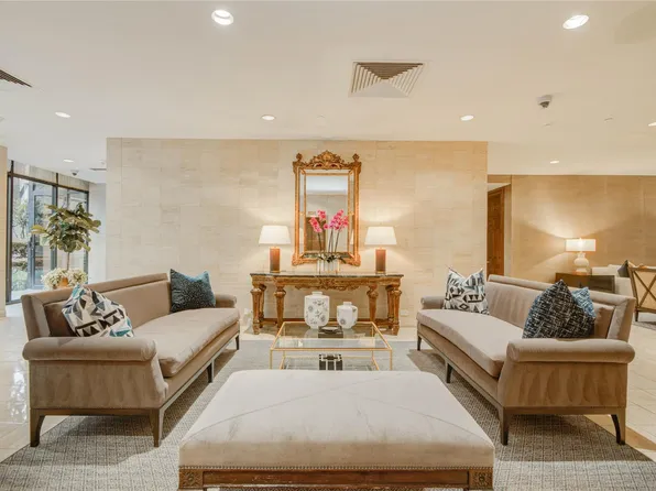 15 Greenway Plz Unit 10G, Houston, TX 77046