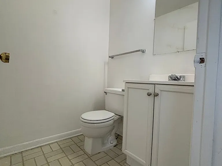 325 Shenandoah Cir — Photo 8