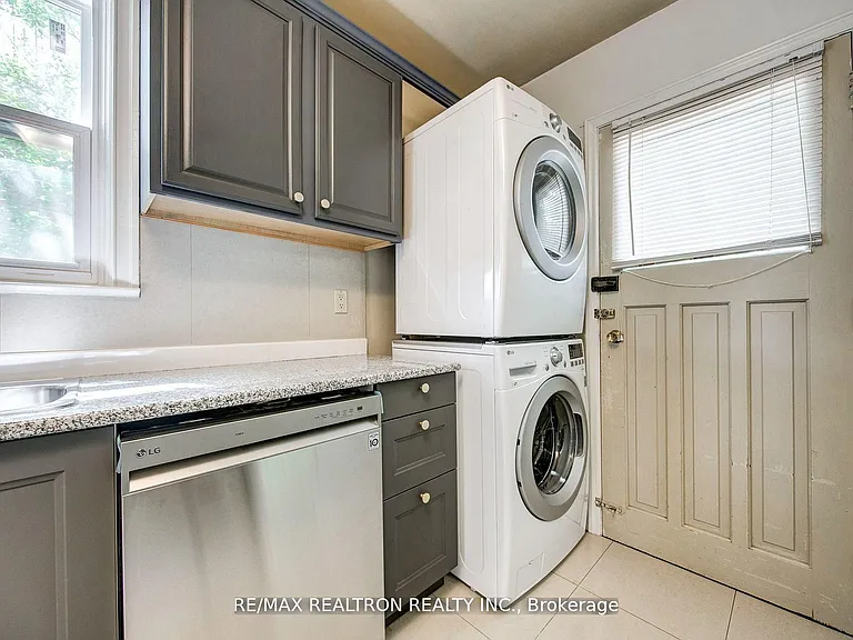 24 Highland Park Blvd — Photo 4
