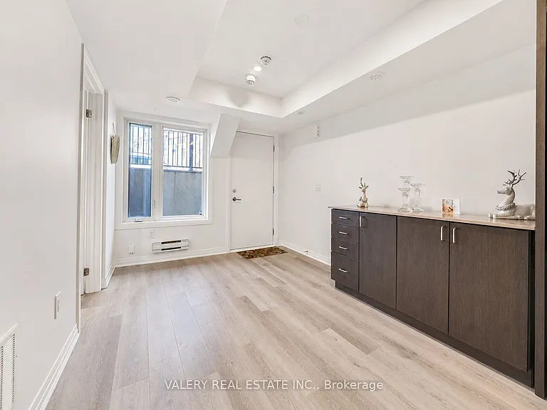 183 William Duncan Rd S #1 — Photo 4