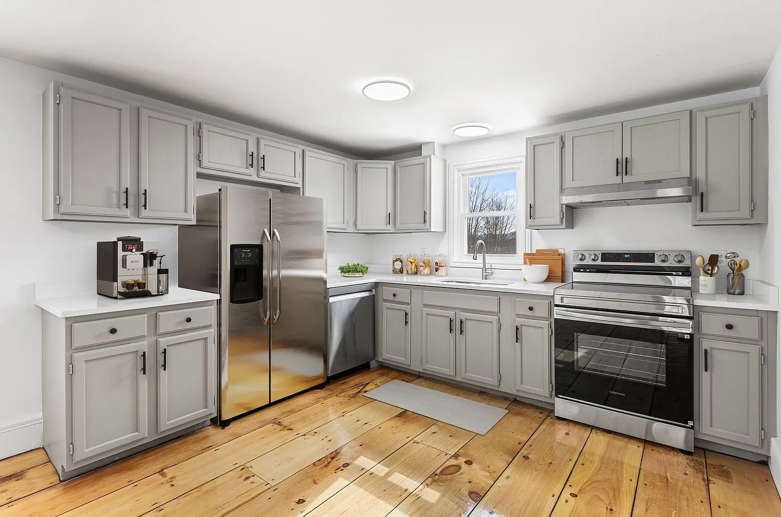 Renovated 6 Bedroom House in Hadley Perfect for Groups! — Photo 3