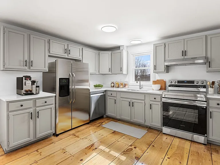 17 N Maple St — Photo 3