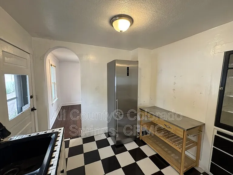 217 E Jefferson St — Photo 5