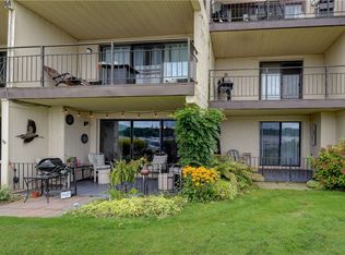 418 Bay Village Dr, Rochester, NY 14609