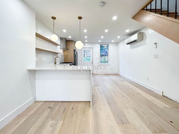 2nd image of 239 Hart St Floor 1