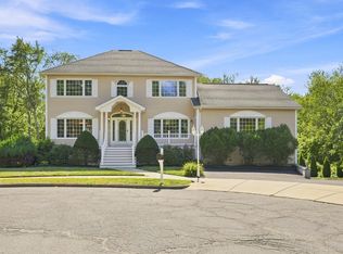9 Sullivan Cir, Stoneham, MA 02180