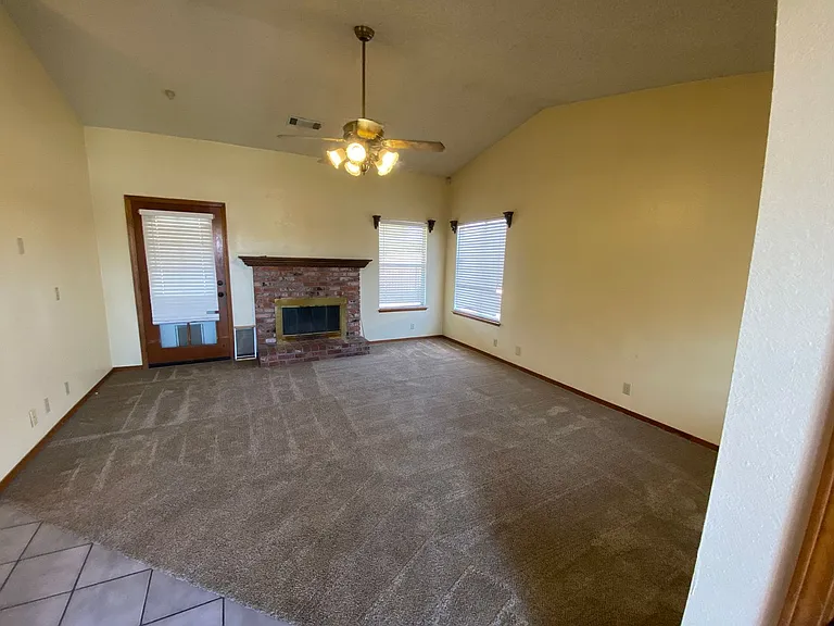 2574 N Douty St — Photo 17