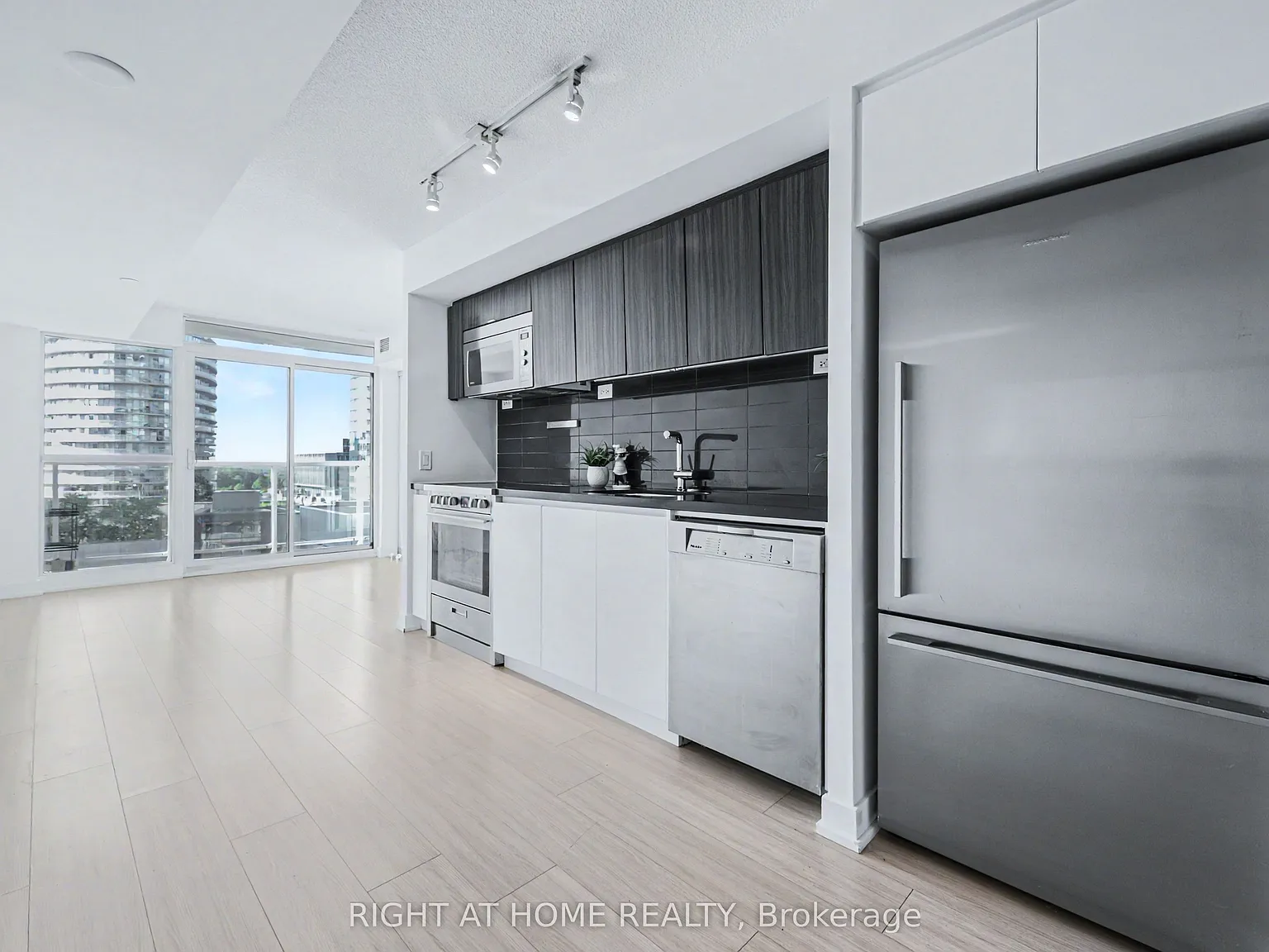 2 bed, $2,500 — Photo 4