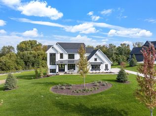 450 Indian Hill Rd, Chanhassen, MN 55317