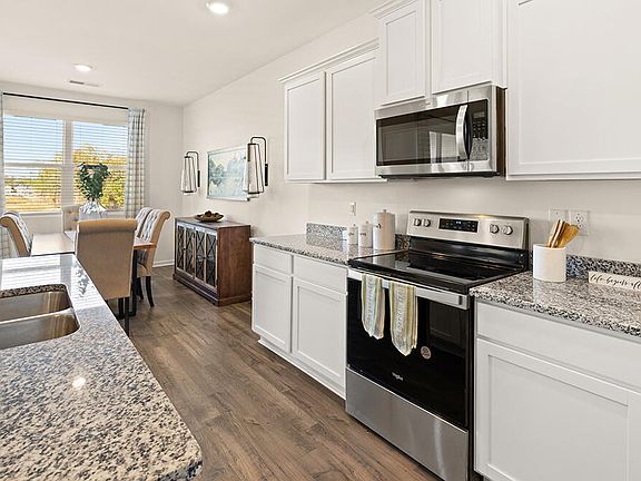 5th image of 119 Dewberry Dr