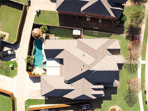 3rd image of 3836 Wintergreen Dr