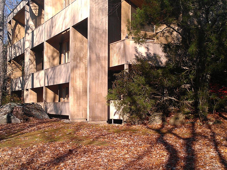 WINDOWS FACING LAKE