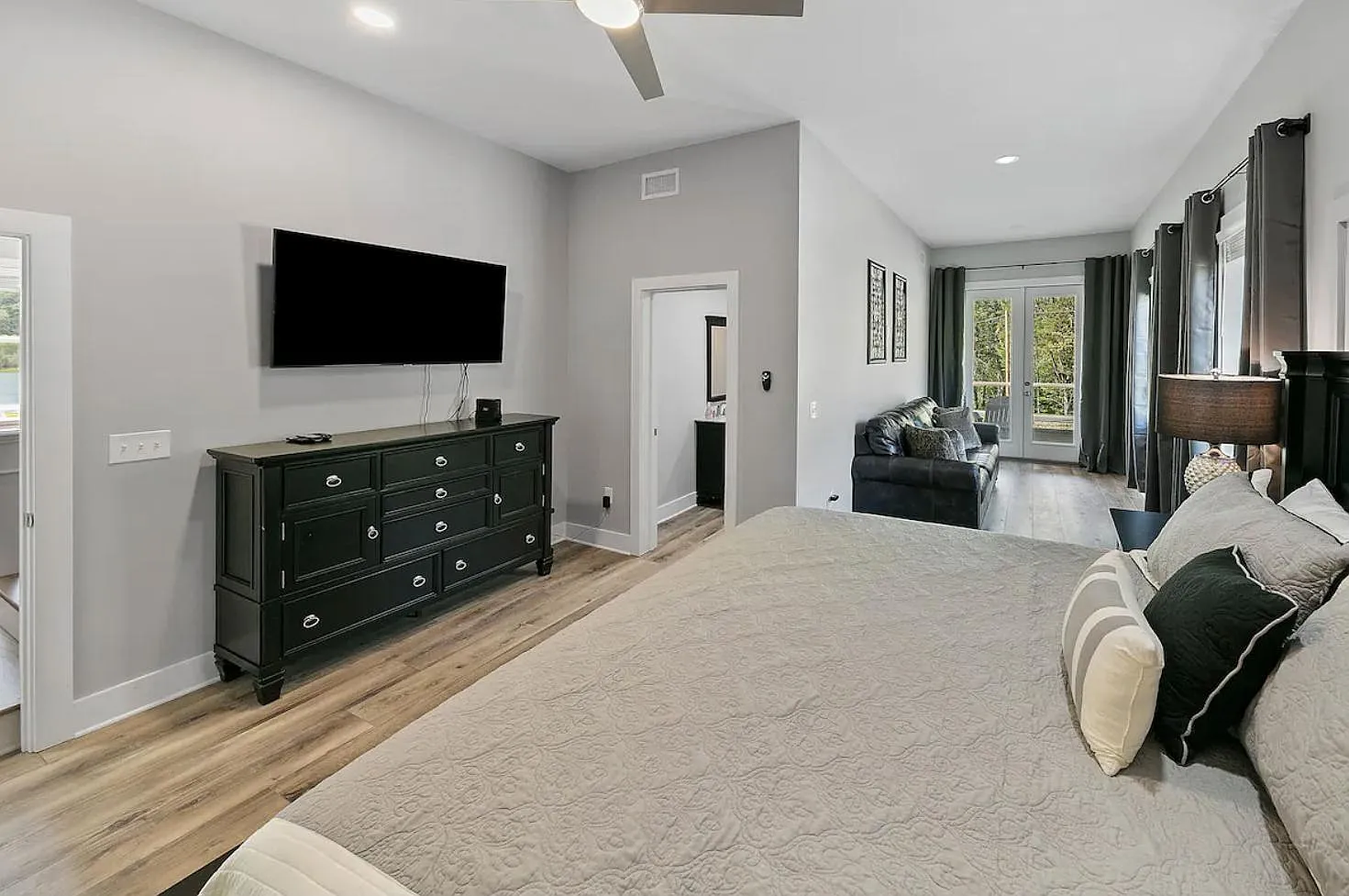3 bed, 3.5 bath, 1296 sqft, $2,200 — Photo 4