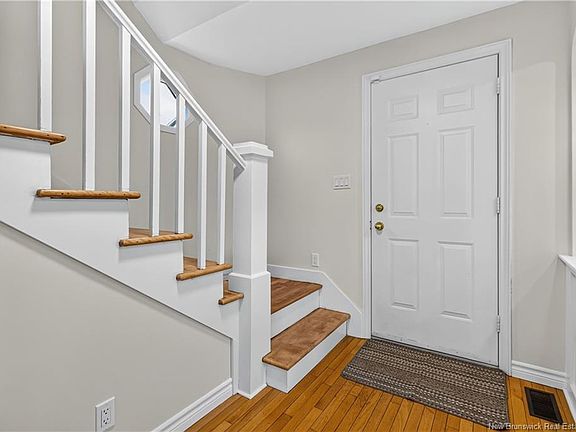 3rd image of 147 Waverley Ave
