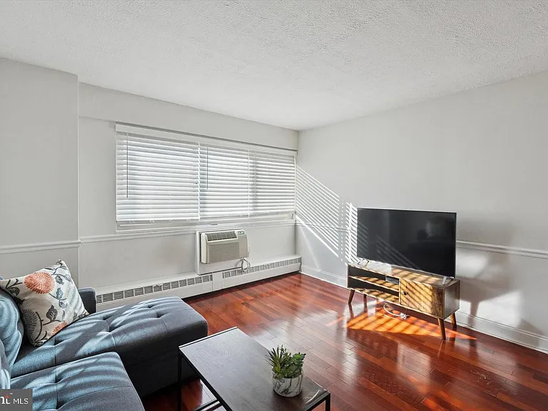 2101 Chestnut St #17-1412 — Photo 5