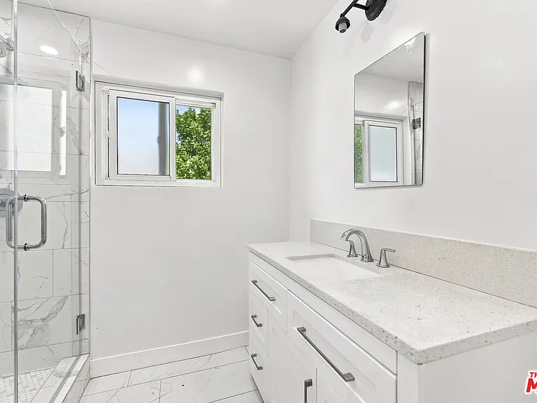 15920 Gledhill St — Photo 36