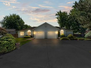 996 SE Admiral Pl, College Place, WA 99324