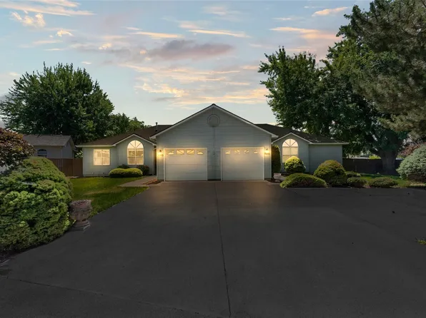 996 SE Admiral Place, College Place, WA 99324