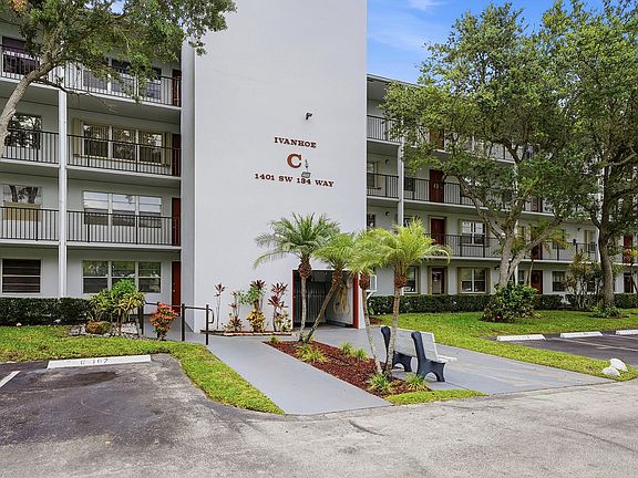 3rd image of 1401 SW 134th Way #410c