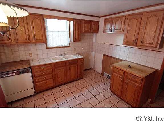 2nd image of 320-22 Woodruff Ave