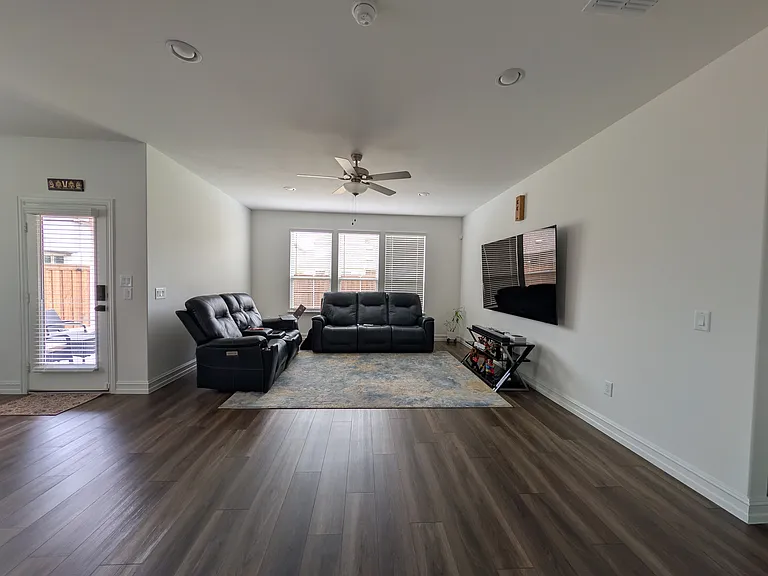1528 Woodhaven Dr — Photo 12