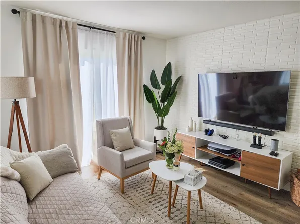 21370 Nandina Ln Unit 103, Santa Clarita, CA 91321