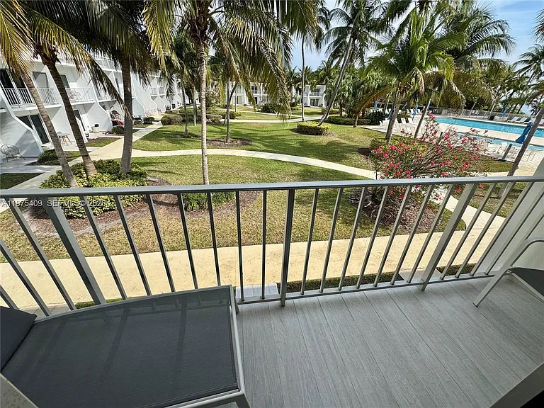 881 Ocean Dr — Photo 18