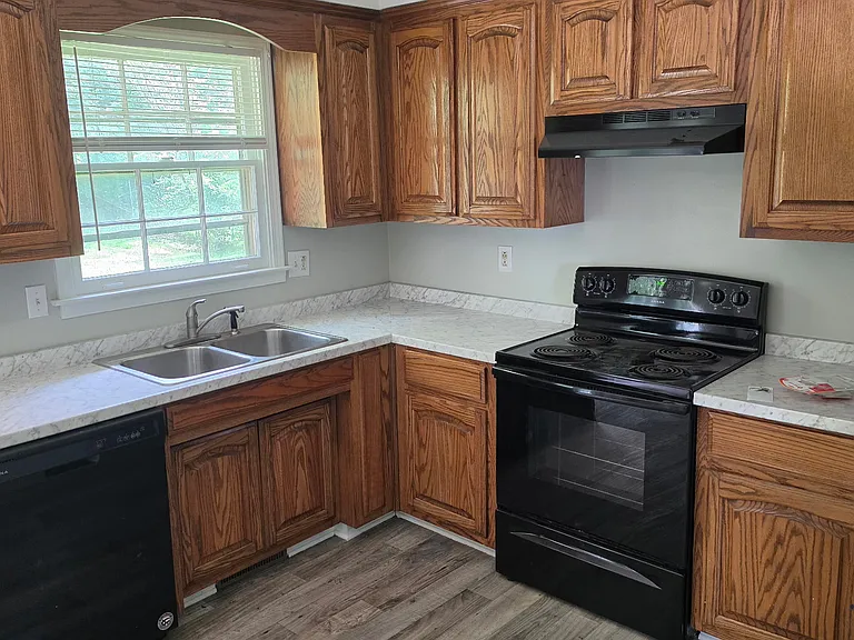 385 Louise Ln — Photo 6