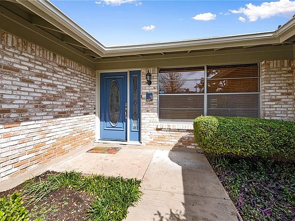 5th image of 706 Little Oak Dr