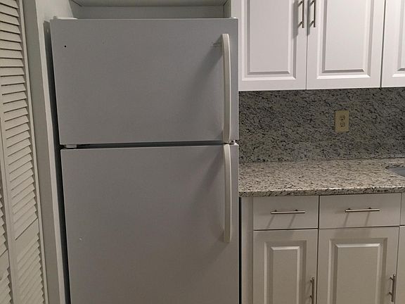 2nd image of 723 SW 9th St #5