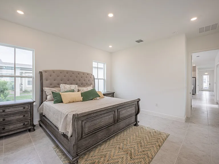10132 Peebles St — Photo 32