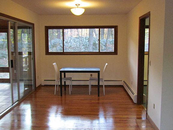 5th image of 11 Hudson Dr