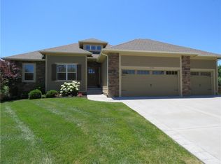 17782 S Roundtree Dr, Olathe, KS 66062