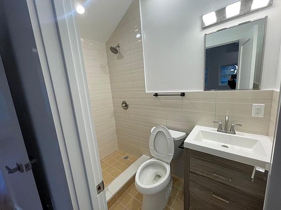 3rd image of 99 Taft Ave #2