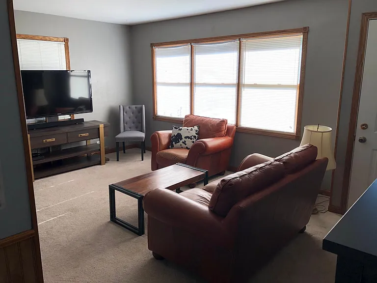 633 S Washington St — Photo 1