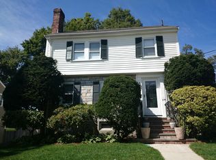 202 Russett Rd, Brookline, MA 02467