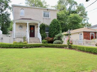 722 Craig Ave, Staten Island, NY 10307