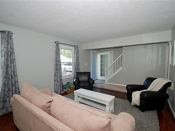 4th image of 4290 Scarlet Oak Dr