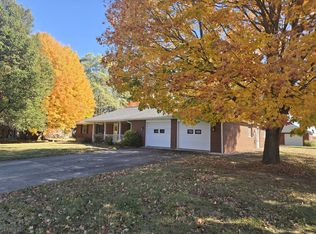 1438 Woodscliff Dr, Anderson, IN 46012