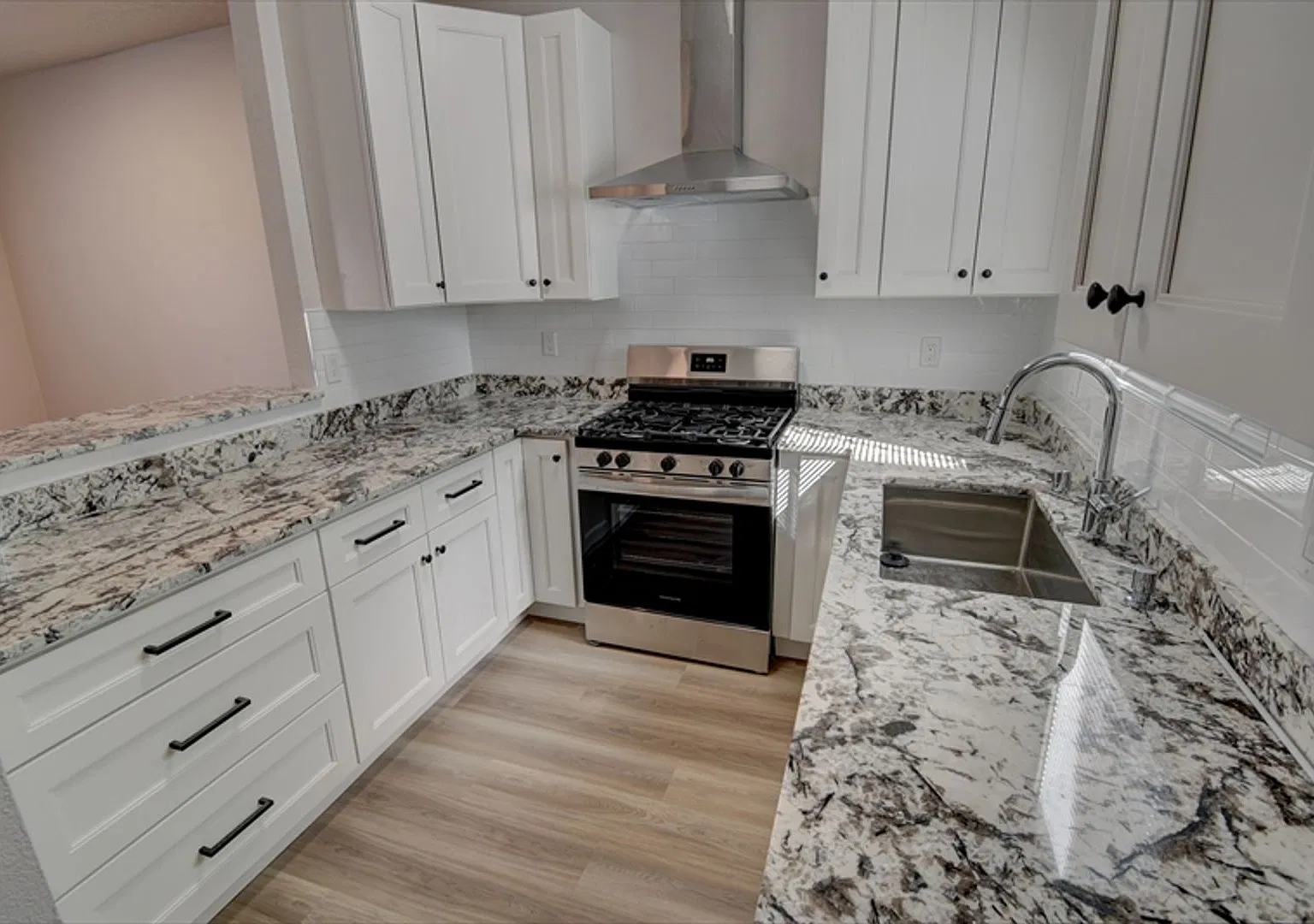 Amazing Remodeled Town Home in North Valley — Photo 4