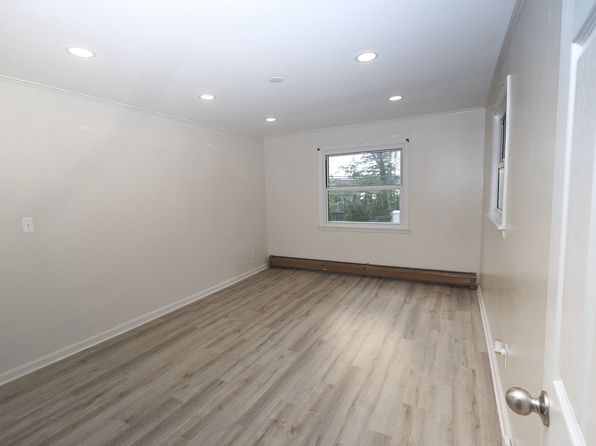 128 Lakeshore Dr #1