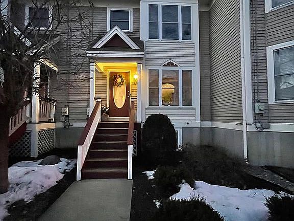 2nd image of 121 Grand Ave