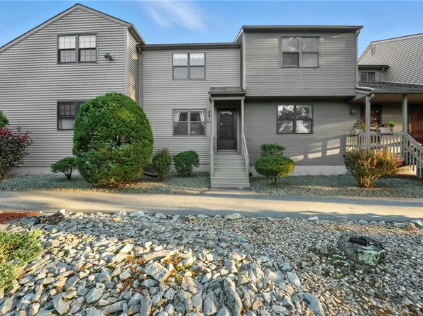 2703 Pinewood Dr, Smithfield, RI 02917