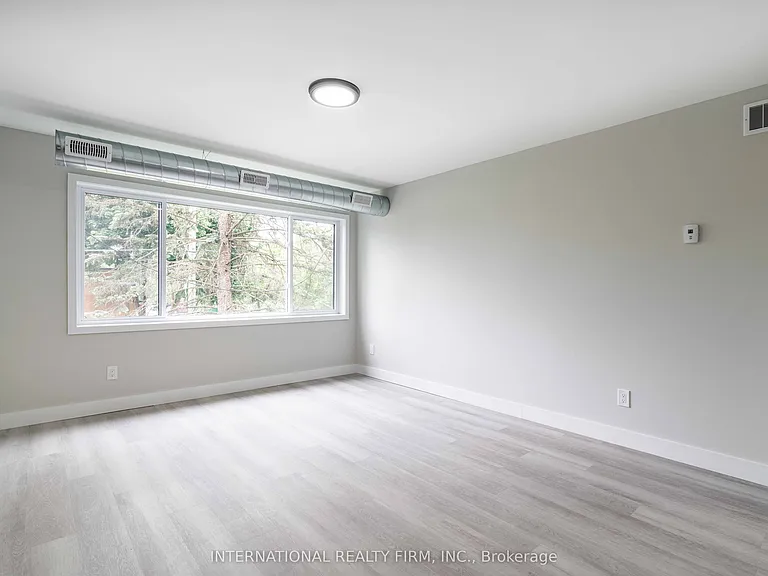 81 King Edward Ave #4 — Photo 15
