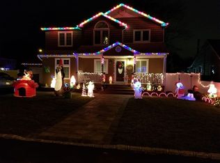 5 Colonial Rd, Copiague, NY 11726