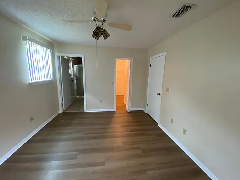 109 Cypress Dr E — Photo 7