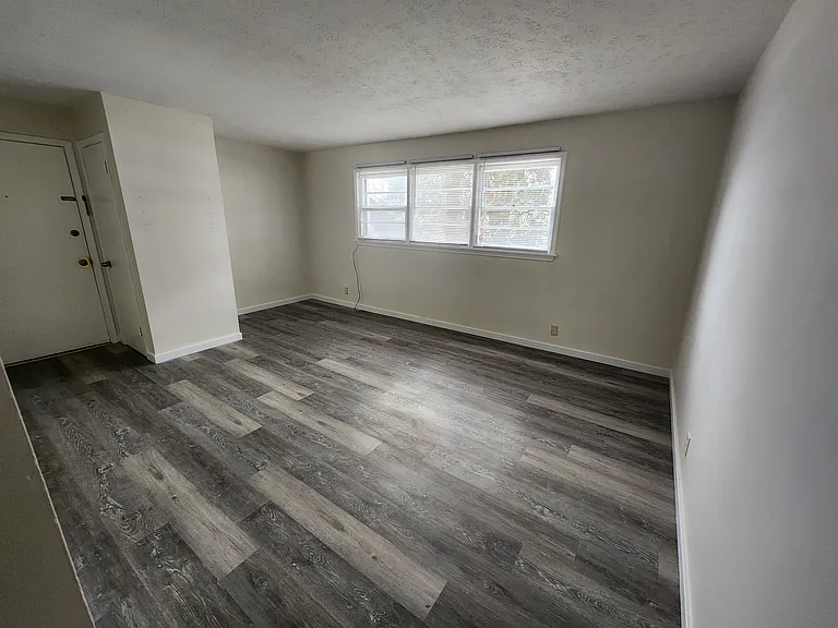 505 Wilshire Dr #7 — Photo 5